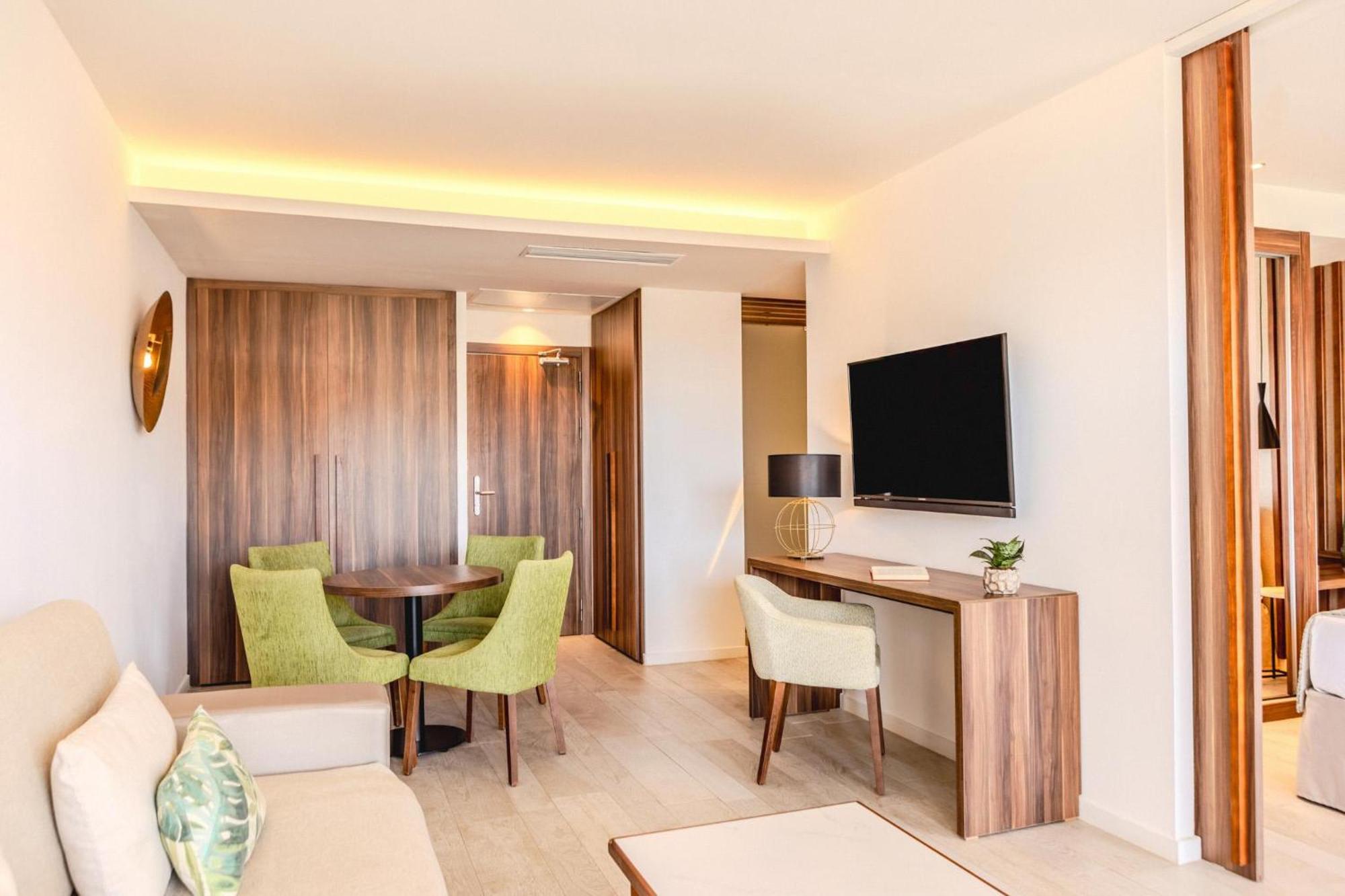 Penthouse One-Bedroom Suite