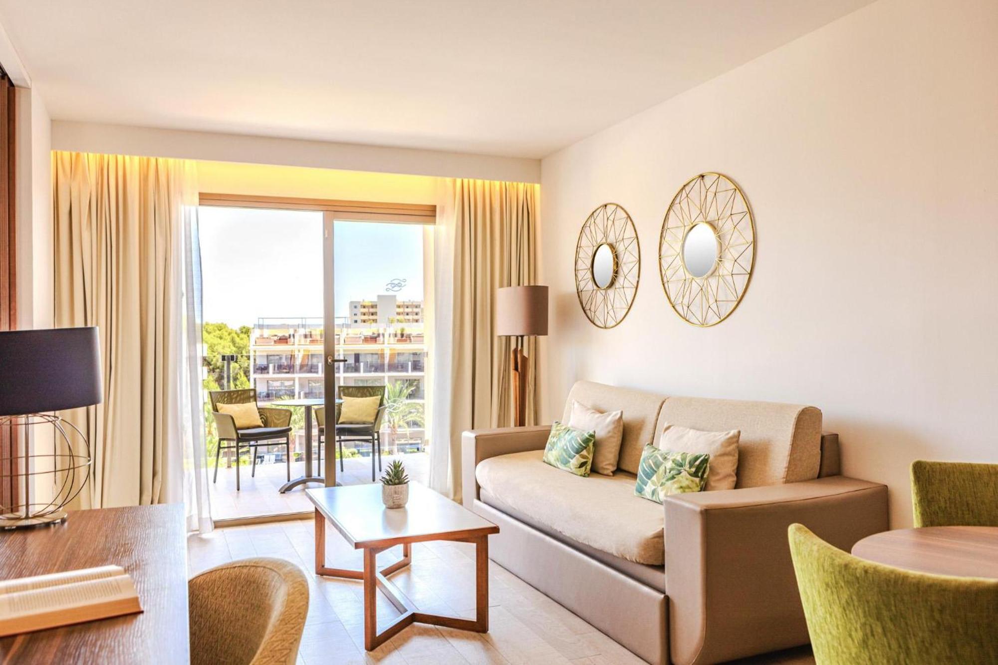 Penthouse One-Bedroom Suite