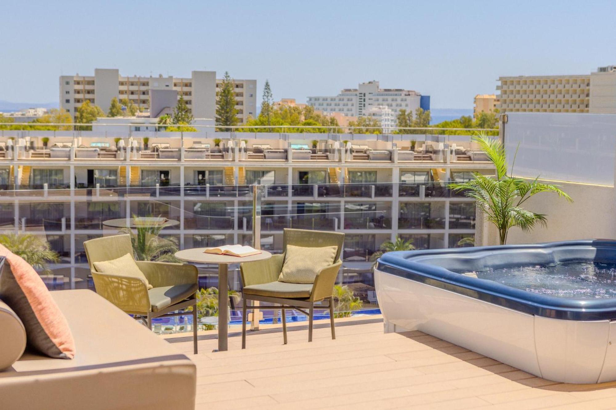 Penthouse One-Bedroom Suite