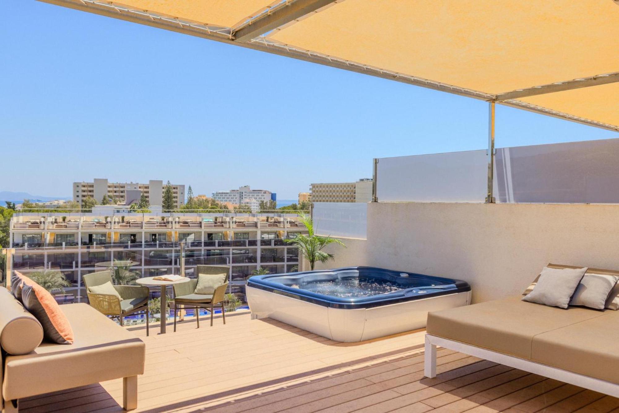 Penthouse One-Bedroom Suite
