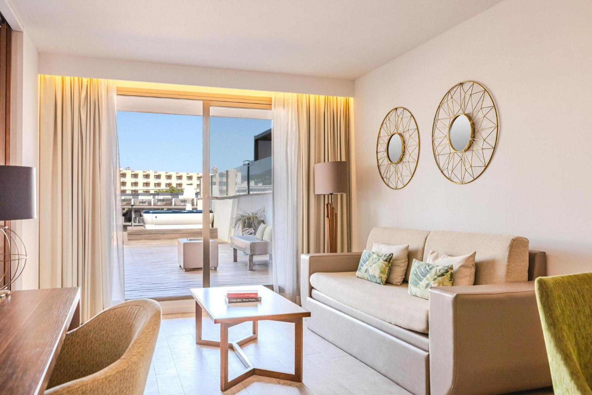 Penthouse One-Bedroom Suite