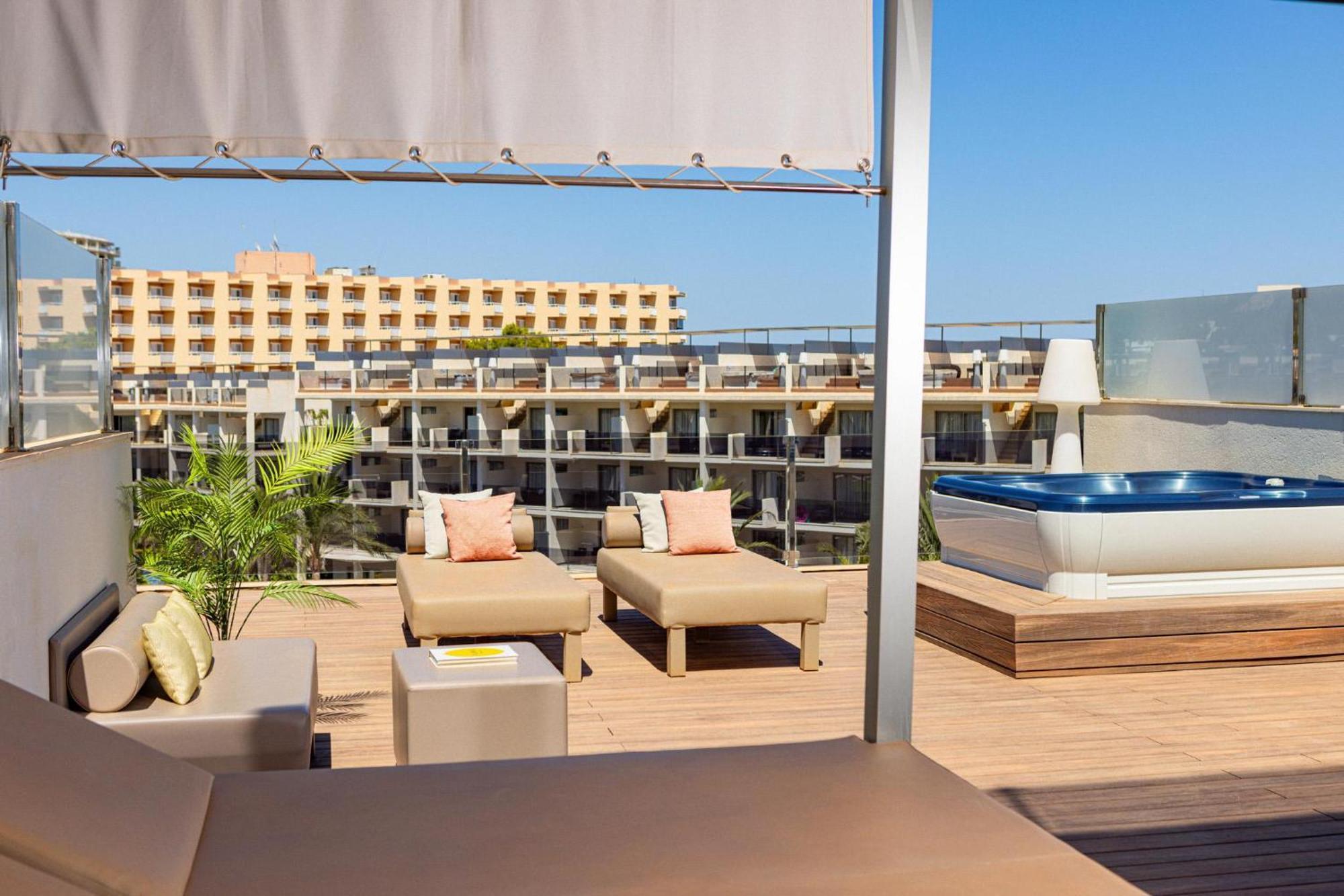 Penthouse One-Bedroom Suite