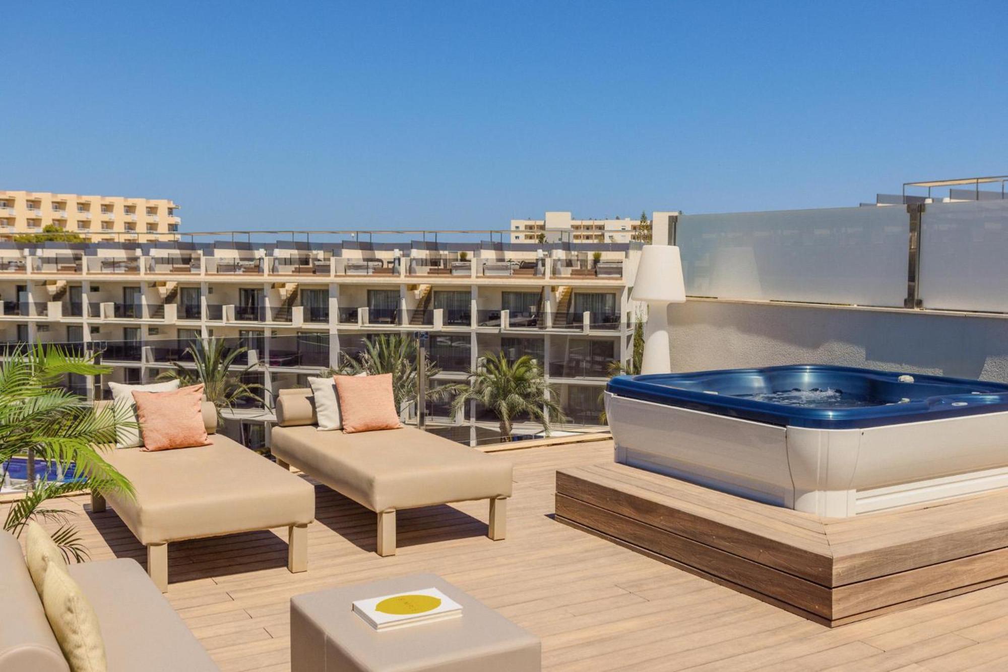 Penthouse One-Bedroom Suite